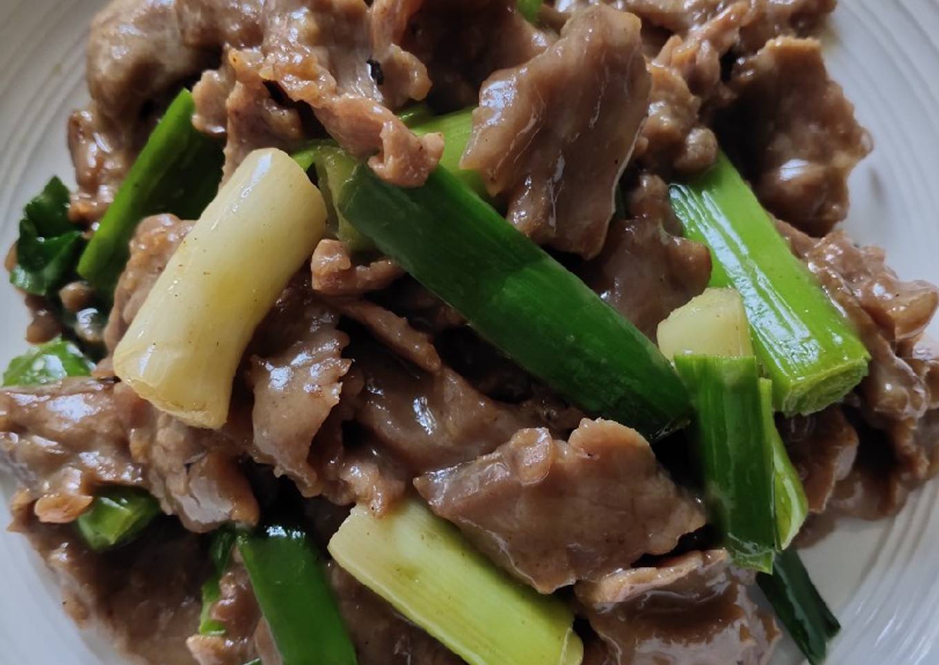 Spring onions with beef