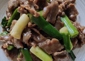 Easiest Way to Make Perfect Spring Onion with Beef