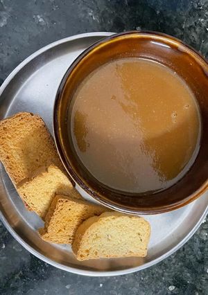 ટામેટા દૂધીનો સુપ (Tomato Doodhi Soup Recipe In Gujarati) રેસીપી મુખ્ય ફોટો