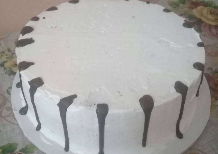 Recipe: Delicious Icing the cake n trying out on chocolate drips#authormarathon