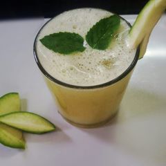 A picture of Raw mango and lemon smoothie.