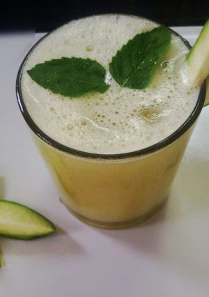 A picture of Raw mango and lemon smoothie.