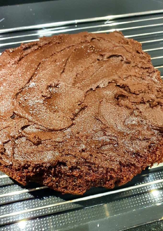 Una foto de Pastel fudge de chocolate súper fácil