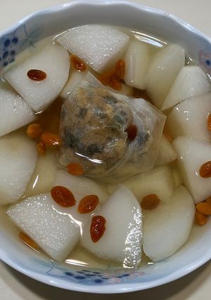 菊花🌼枸杞蘿蔔清湯 （電鍋料理） 的食譜成品照片