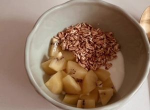 Foto de Iogurte com Kiwi e Cereais de Trigo