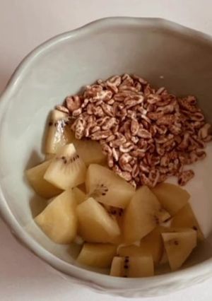 Foto de Iogurte com Kiwi e Cereais de Trigo
