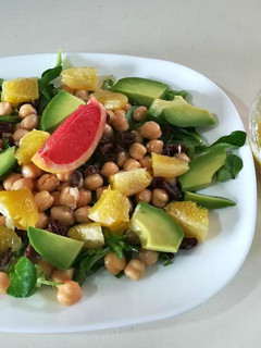 Una foto de Ensalada de naranja y aguacate