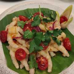 รูปของ Thai chicken feet salad - salad kaki ayam ala Thailand