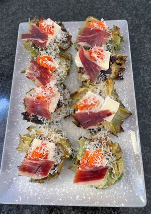 Foto principal de Alcachofas con Brie, Sobrasada, Jamón Ibérico y Parmesano