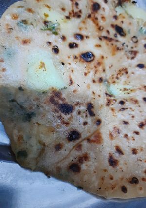 A picture of Aloo paratha.