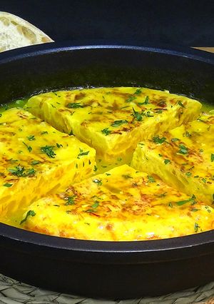 Una foto de Tortilla de patatas guisada en salsa