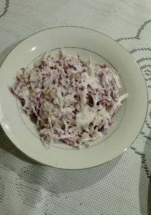 A picture of Delicious coleslaw.