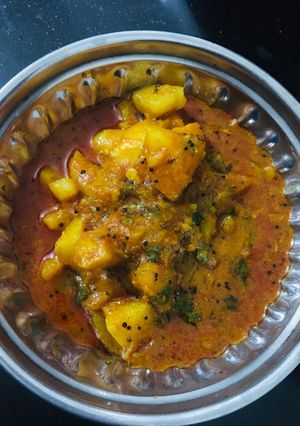 ડુંગળી બટાકા નું શાક (Dungri Bataka Shak Recipe In Gujarati) રેસીપી મુખ્ય ફોટો