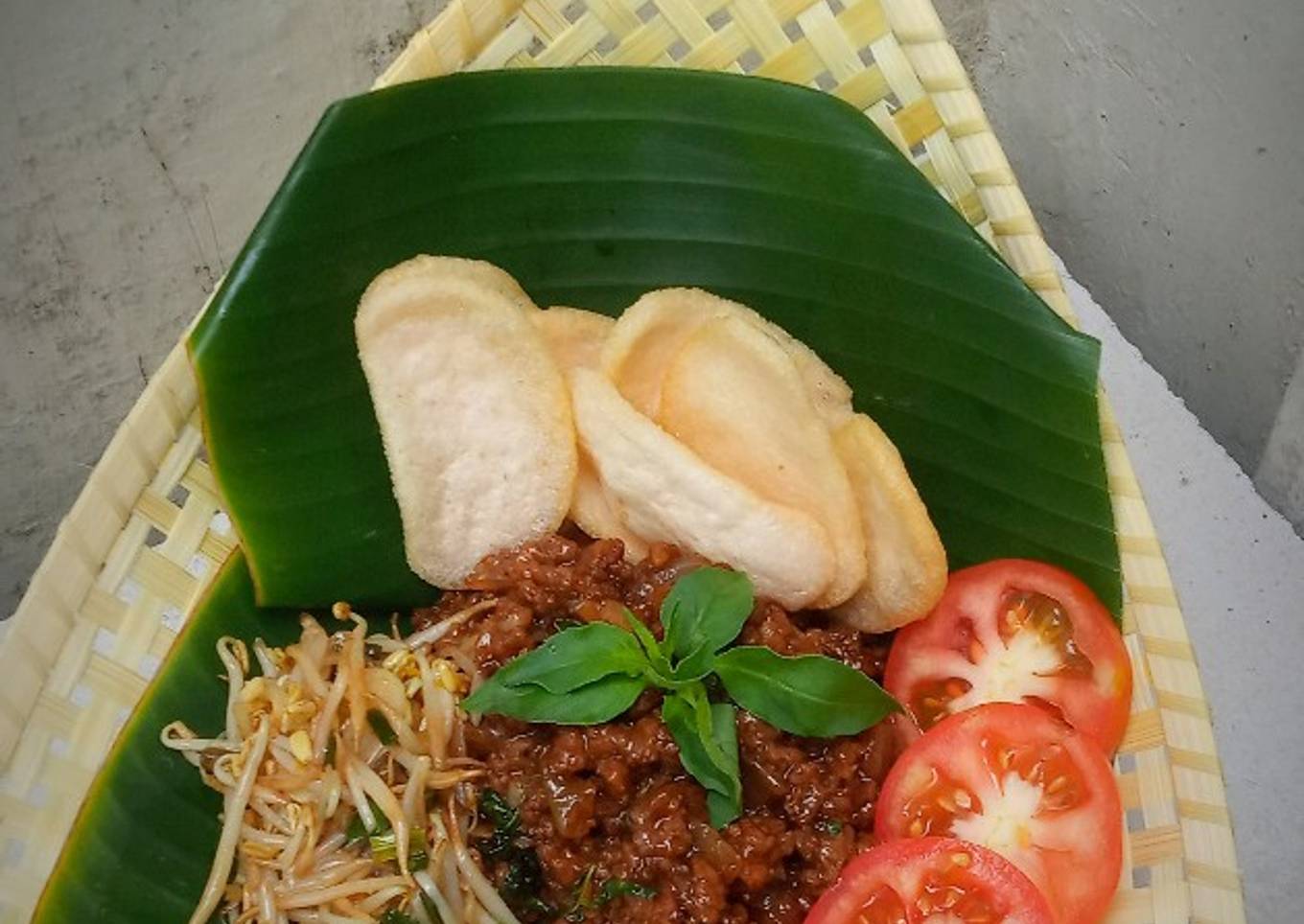 Pad Kra Pao (Daging cincang kemangi)