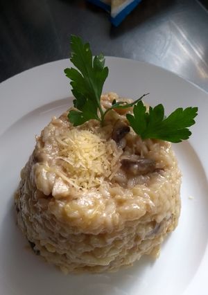 Una foto de Risotto con pollo y champiñones