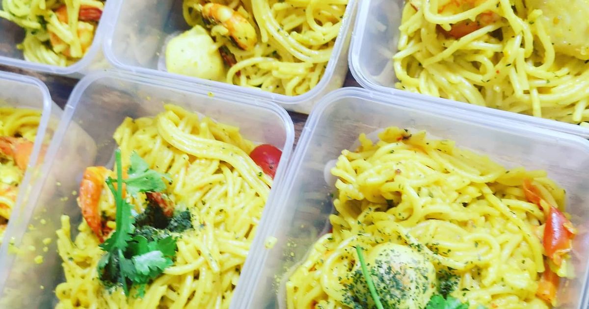 Spicy Yellow Paste Pasta Recipe by Rahimah Ali - Cookpad