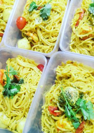A picture of Spicy yellow paste pasta.