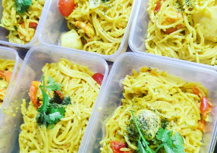 Simple Way to Prepare Homemade Spicy yellow paste pasta