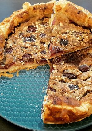 Une photo de Tarte aux noisettes et cerises