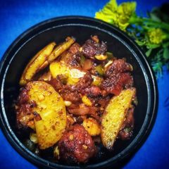 A picture of Aloo paneer fry.