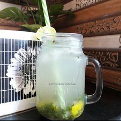 A picture of Mint lemonade(lemon pudina sarbat).