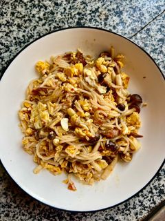Hình của món Bún Xào Trứng Nấm Cùng Sốt Sambal Cho Team Yêu Cay 🌶️.