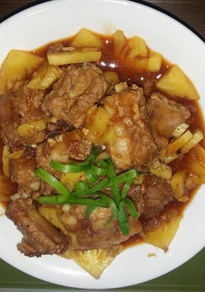 Hình của món Sườn kho dứa.