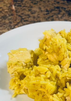 Una foto de Arroz con pollo fácil (sin cebolla)