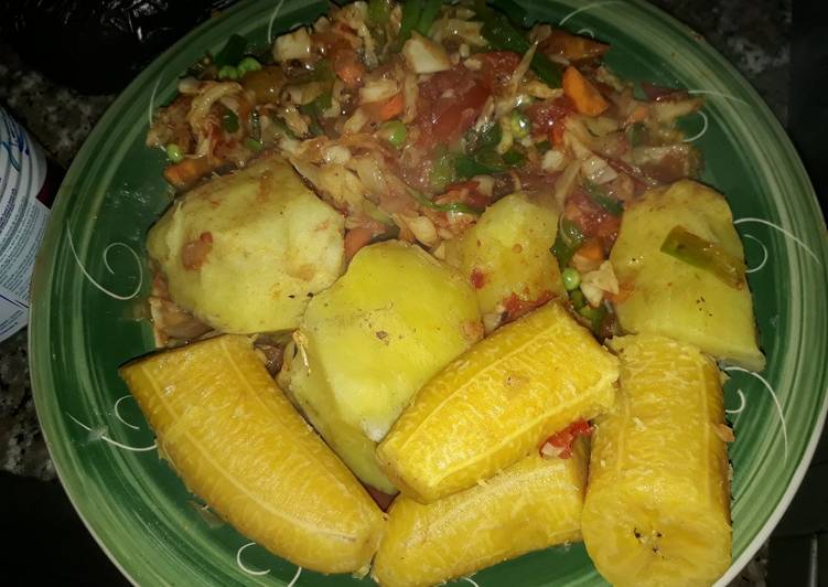 Steps to Prepare Super Quick Homemade Boil fresh Potatoes and ripe plantain with veggis