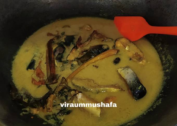 2. Gulai Ikan Kuning (Gulai Masin Khas Minang)