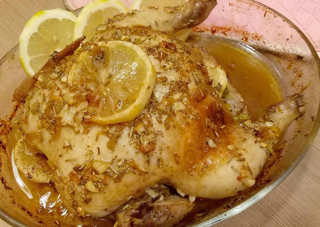 Ayam panggang dengan lemon, bawang putih, rosemary