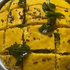 A picture of Khaman dhokla.