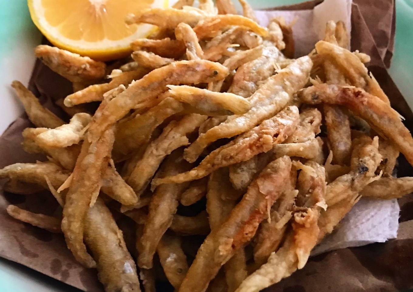 Pescaítos Fritos (Andalusian Style Deep Fried Baby Fish)