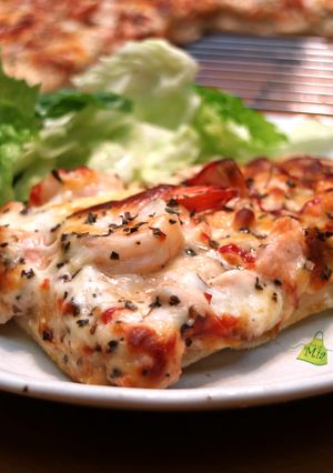 鮭魚大蝦海鮮披薩 的食譜成品照片