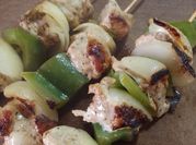 Una foto de brochetas fáciles