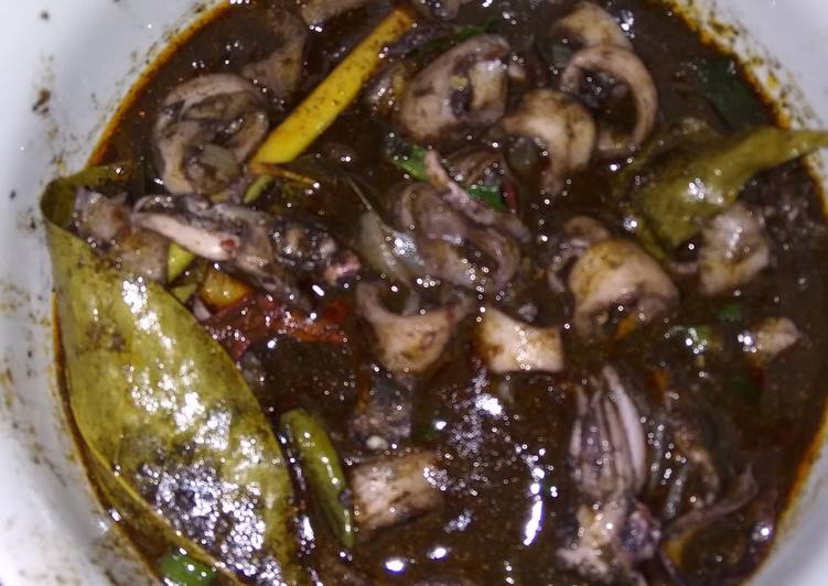 Cumi masak hitam