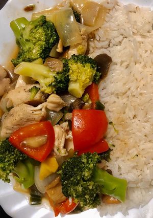Una foto de Salteado oriental con brócoli 🥦🎎