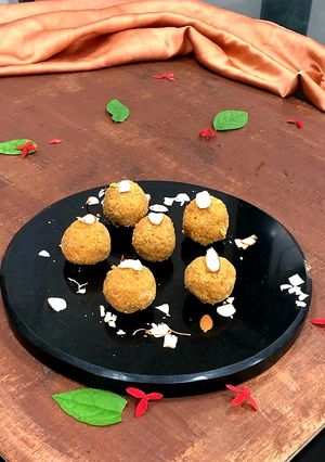 बेसन के लड्डू (besan ke ladoo recipe in Hindi) रेसिपी मुख्य फोटो