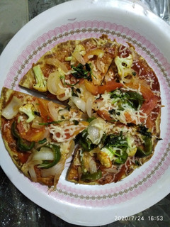तवा पिज़्ज़ा (tawa pizza recipe in hindi) रेसिपी मुख्य फोटो