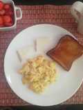 Desayuno_ Tostadas, queso, huevos