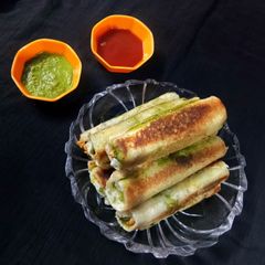 A picture of Bread paneer rolls.