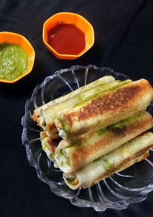 A picture of Bread paneer rolls.