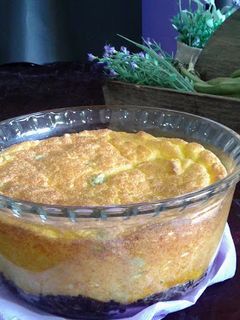 Una foto de Soufflé de patata, morcilla y habitas baby