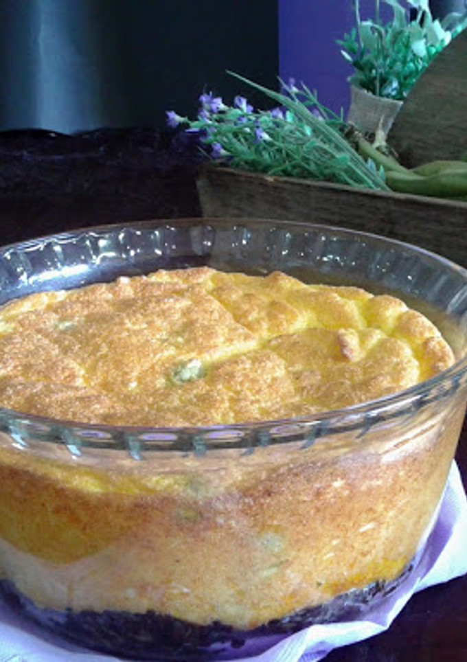 Una foto de Soufflé de patata, morcilla y habitas baby