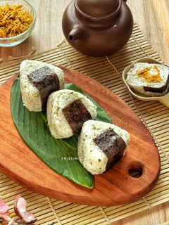 Foto resep Onigiri isi Abon-Nugget Ayam
