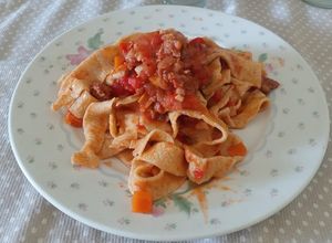 Una foto de Mis tagliatelles con salsa bolognesa