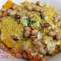 A picture of Dhokla chaat.
