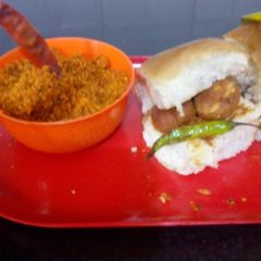A picture of Dry garlic red chutney.