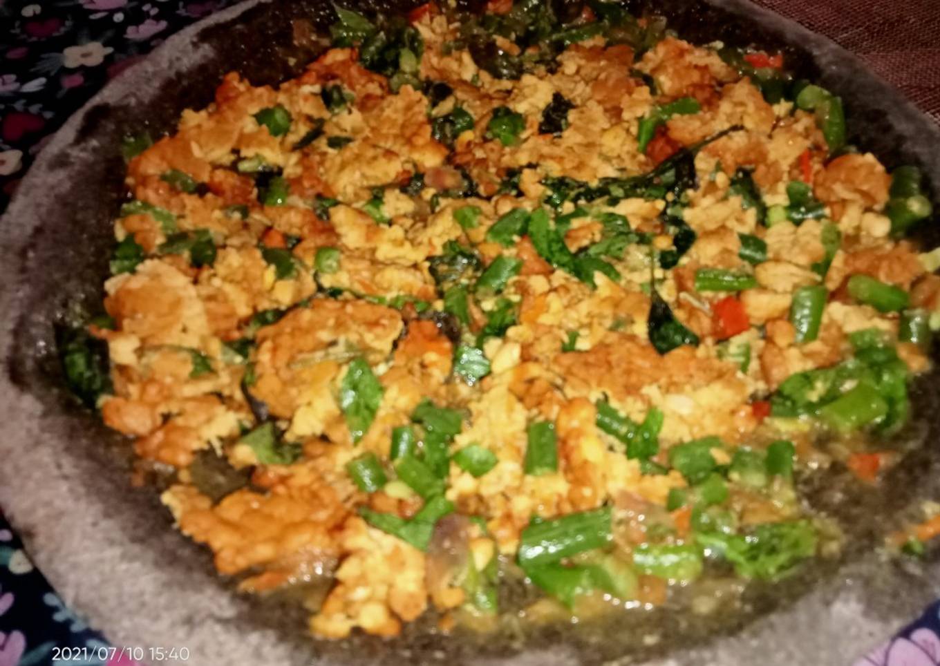Tempe cacah with kemangi, kacang panjang & sambal