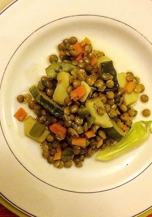 Una foto de Guiso de lentejas con verduras